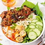 焼肉ブン( bún thịt nướng )（SHINSEKAIYAKINIKU）
