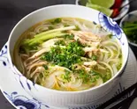 鶏肉フオ~(phở gà )（SHINSEKAIYAKINIKU）