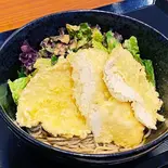 《大人気♫》冷やし 大山鶏のサラダそば（そば・うどんと丼のいなたや）