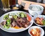 柔らか厚切り牛タンねぎ塩焼と牛ハラミにんにくダレ焼肉 弁当(焼焼きんぐ)