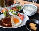 ハンバーグ目玉焼のせ弁当 Hamburg Steak with Fried Egg Bento Box(焼焼きんぐ)