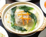 特大肉団子の土鍋煮込み Extra Large Meatball Stew in and Earthenware Pot（膳香苑）