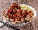 メガ盛りヤンニョムからあげ丼（【めちゃくちゃ旨い‼】メガ盛りからあげ丼 まんぞく屋 千種店）
