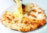 ガーリックチーズナン Garlic Cheese Nan(インド料理プルニマ三ッ沢本店)