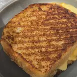 グリルドチーズサンド(惣菜付き)（【サンド＆ケーキが大人気！！】Nokucheese (のくちーず)）
