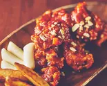 ペダルチキン【ヤンニョムチキン】「骨無し」大根ピクルス・お餅・ポテト付きPEDARL YANGYEOM CHICKEN（カントンの思い出ペダルチキン西国分寺）
