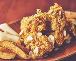 ペダルチキン【ハニーコンボチキン】「骨無し」大根ピクルス・お餅・ポテト付きPEDARL HONEY COMBO（カントンの思い出ペダルチキン西国分寺）
