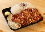 1キロヤンニョムチキン弁当（デカ盛り弁当はるき【唐揚げ弁当屋】名楽町店）