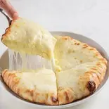 【とろーり】チーズナン Cheese Naan（【人気急上昇中】インドネパール料理マイティガル MAITIGHAR）