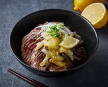【こってり気分におすすめ!】大盛りチーズ牛タン丼(ご飯と牛タンと。 曙店)