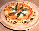 水牛モッツァレラとオスミックトマトのマルゲリータ（リフランド）