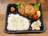 トンカツ弁当（海と土 灯）