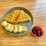 アメリカンワッフル バナナベリーソースWaffles with Banana and Berry Sauce(the25Nail&Cafe)