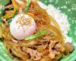 チャプチェ丼(温泉卵付き)Chapuche donburi(Comes with soft-Boiled egg)（カントンの思い出大須店 kannton no omoide osu）