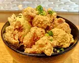 中津のから揚げ丼（もつ鍋X九州おつまみ くすお千葉店）