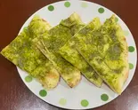 おすすめの バジルグリーン ナン (Green Nan)（本格タンドリーカフェ虹）