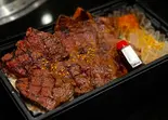 カルビ×赤身焼肉重（焼肉喰心 yakiniku_kushin）