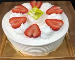 苺の生デコレーション(5号)（パティスリーアプロッシェ）