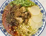 ホンシャオニュウロウラーメン(紅焼牛肉拉麺)（大碗 蘭州拉麺•刀削麺）