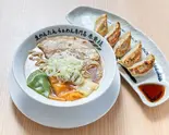 にぼし醤油らぁめん＆黒豚餃子(5個)（生わんたんらぁめん専門店 赤黄緑）