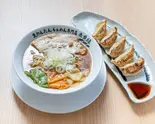 魚介醤油らぁめん＆黒豚餃子(5個)（生わんたんらぁめん専門店 赤黄緑）