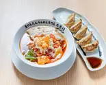 ピリ辛醬油らぁめん＆黒豚餃子(5個)（生わんたんらぁめん専門店 赤黄緑）