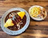 国産牛筋のデミグラスソース+フレンチフライ+唐揚げ3個（Bistro ＆ Cafe Lamp）