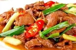 羊肉長ネギ炒め(葱爆羊肉)（寛窄巷子 カンザイシャンズ 蒲田店）