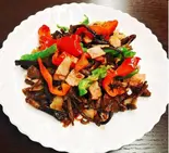 五花肉炒榛蘑（寛窄巷子 カンザイシャンズ 蒲田店）
