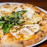 フォルマッジドォッピエッタ～北海道産カマンベールとマスカルポーネ、フライドオニオンを添えて～（Pizzeria Regista）