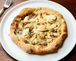 三陸産海苔と餅、九条ネギのピッツァ Sanriku Nori Seaweed and japanese mochi Pizza（Pizzeria Regista）