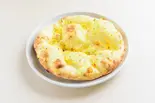 ガーリックチーズナン Garlic cheese Naan(アジアンダイニング&バー パラキリティーパレス)