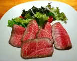 A5黒毛和牛“イチボ”のローストビーフ A5 Japanese black beef "Ichibo" roast beef（西麻布フループ( FxLOOP☆)）