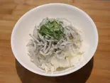 ミニしらす丼 Mini shirasu bowl（西麻布フループ( FxLOOP☆)）