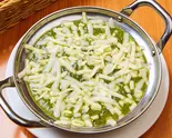 ほうれん草チーズカレー Spinach Cheese Curry(VINISHA INDIAN NEPALI RESTAURANT)