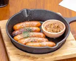 ピリ辛ソーセージ(粒マスタード添え)（炭火焼へべれけ屋 本店）