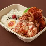 蔵之介の「三色入でっから弁当」（五穀みそらーめん 味噌屋蔵之介 朝霞田島店）