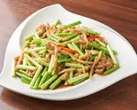 豚肉とニンニクの芽炒め Stir-Fried Pork & Garlic Sprouts(中華料理 菜香菜 新宿店)