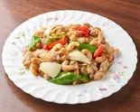鶏肉とカシューナッツ炒め Stir-Fried Chicken with Cashew Nuts(中華料理 菜香菜 新宿店)