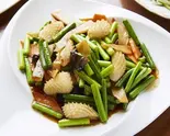 イカとニンニクの芽炒め（刀削麺酒坊 アルカキット錦糸町店）