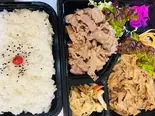 2way一キロ豚焼肉弁当(醤油ダレ＆塩ダレ)（まんぷく弁当 manpukubentou）
