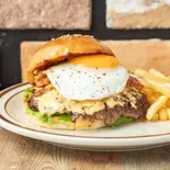 ベーコンエッグバーガー（MAZAR DINER）