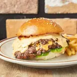 ダブルチーズバーガー（MAZAR DINER）