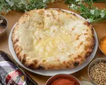 チーズナン /Cheese Nan（ナマステ インディアンダイニング＆バー）