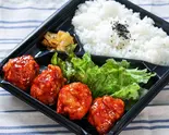 お肉屋さんのヤンニョムチキン弁当(まる徳精肉店)