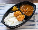 お肉屋さんのカレー弁当『トッピング:唐揚げ』(まる徳精肉店)