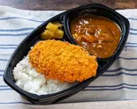 お肉屋さんのカレー弁当『トッピング:大判コロッケ』(まる徳精肉店)