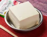 北海道産大豆使用 冷奴(減塩醤油付き) Cold Tofu (With Salt-Reduced Soy Sauce)（韓国チゲの革命。総本店）