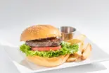 Hamburgerハンバーガー(フレンチフライドポテト付き)(Hawaiian Diner Ohana)