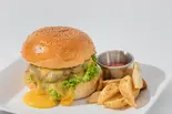 Cheese Burger チーズバーガー(フレンチフライドポテト付き)(Hawaiian Diner Ohana)
